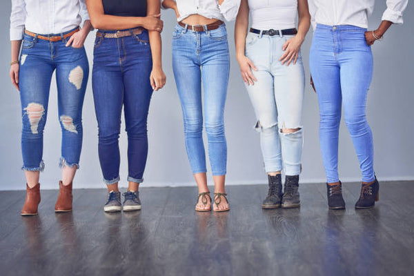 An Easy & Complete Guide to What Shoes To Wear with Jeans | Straight leg jeans  outfits, Shoes with jeans, Fashion hacks clothes